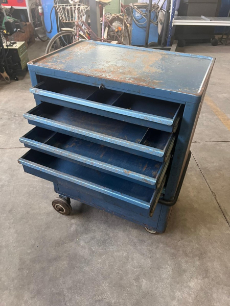 Carro Azul de ferramenta